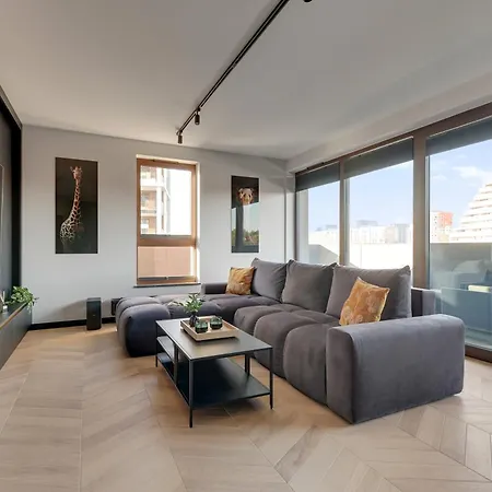 Bulvar & Parking By Downtown Gdańsk