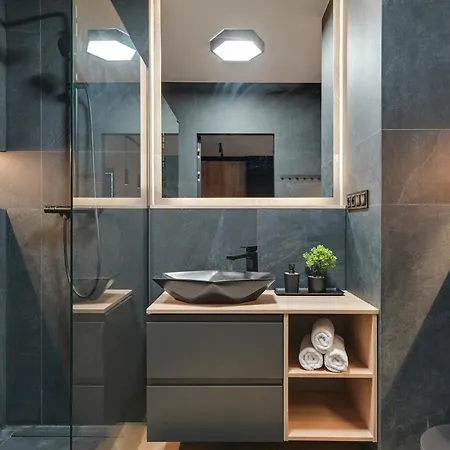 Bulvar & Parking By Downtown *