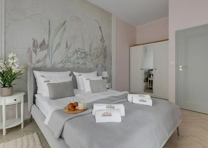 Bulvar & Parking By Downtown * Gdańsk