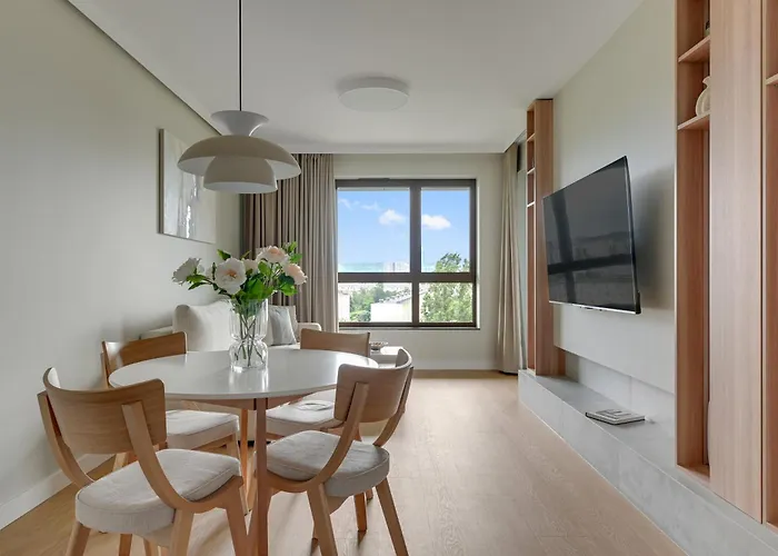 Bulvar & Parking By Downtown