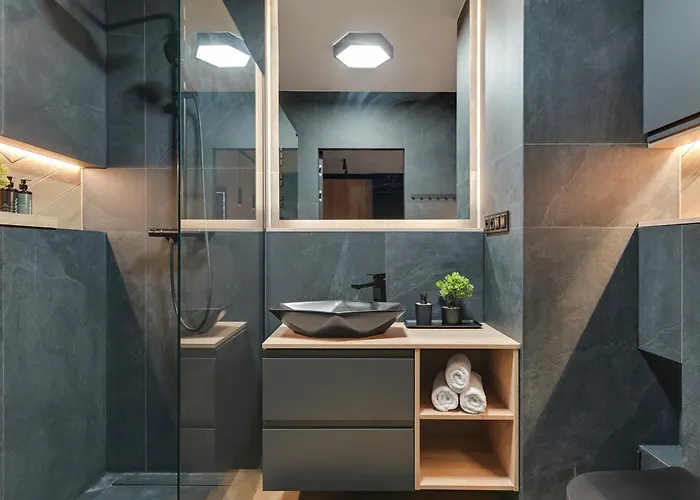 Bulvar & Parking By Downtown *