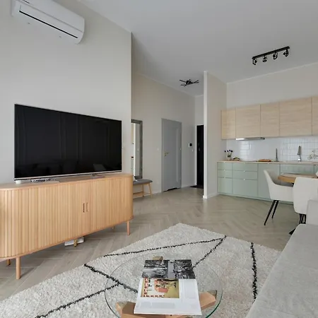 Bulvar & Parking By Downtown *