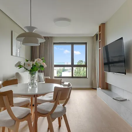 Bulvar & Parking By Downtown