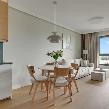 Bulvar & Parking By Downtown Apartment