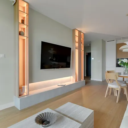 Bulvar & Parking By Downtown