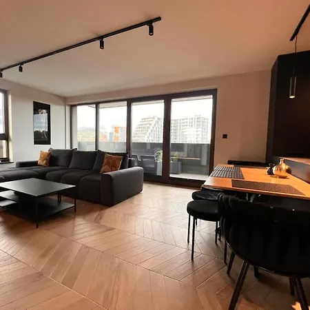 Bulvar & Parking By Downtown *