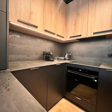 Bulvar & Parking By Downtown Apartment