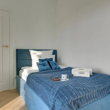 Bulvar & Parking By Downtown *