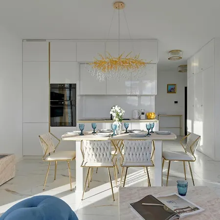 Bulvar & Parking By Downtown *