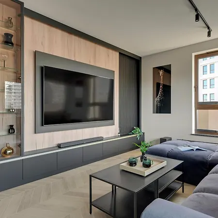 Bulvar & Parking By Downtown Danzica