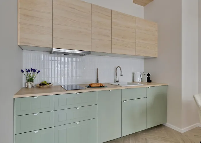 Bulvar & Parking By Downtown *