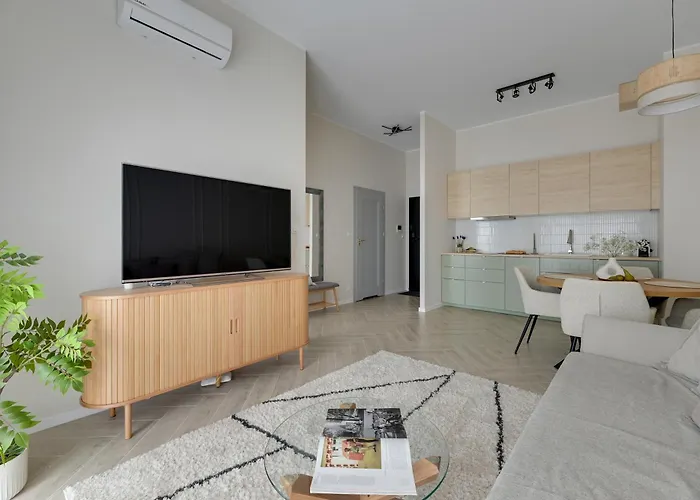 Bulvar & Parking By Downtown *