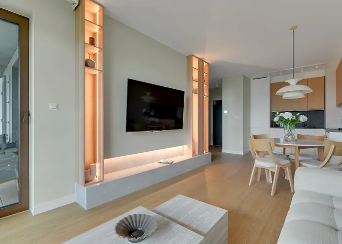 Bulvar & Parking By Downtown