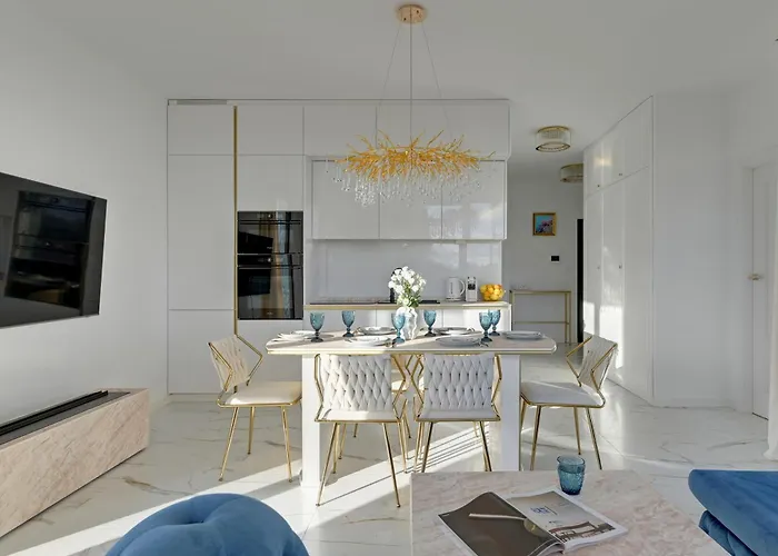 Bulvar & Parking By Downtown *