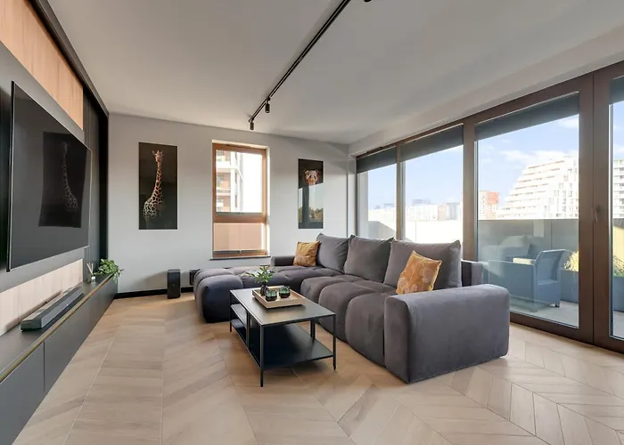 Bulvar & Parking By Downtown Danzica