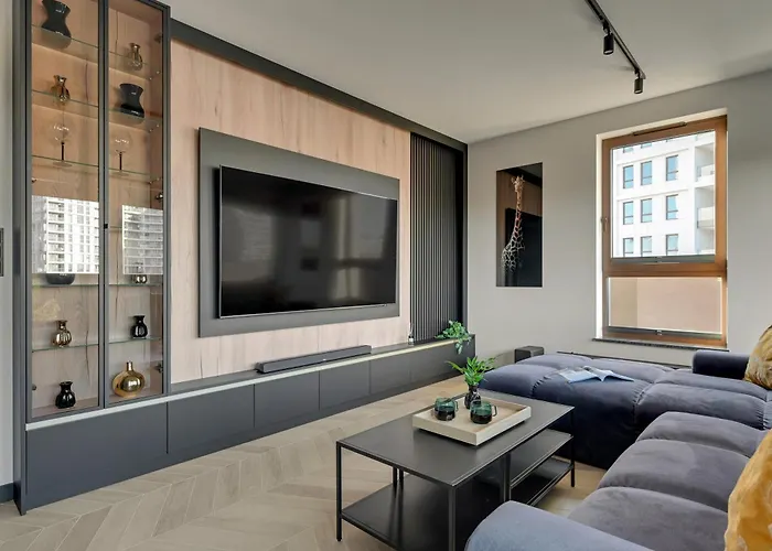 Bulvar & Parking By Downtown Danzica